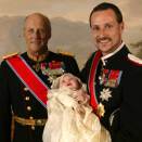 Offisielt dåpsbilde av Kongen, Kronprinsen og Prinsessen (Foto: Bjørn Sigurdsøn, Scanpix)
